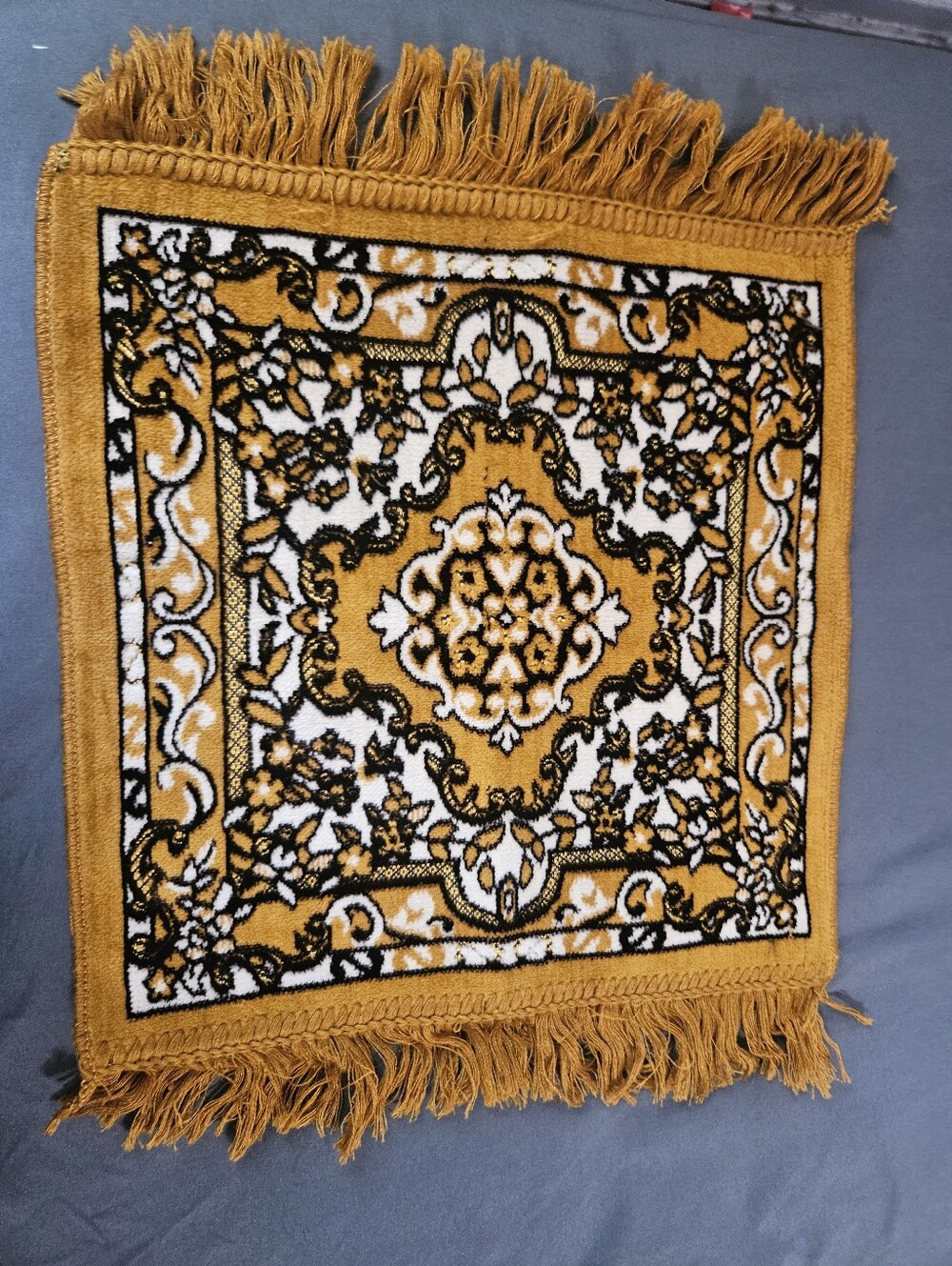 Kubra Square kneeling prayer rug mat